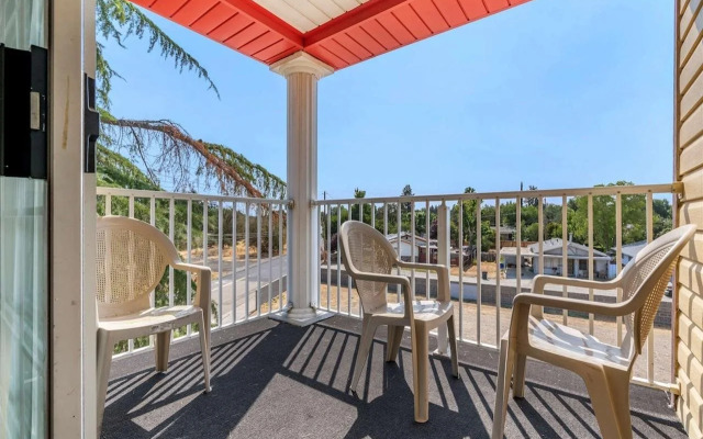 Comfort Suites Red Bluff near I-5