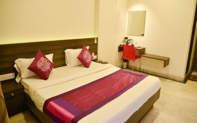 OYO 4448 Hotel Suresh Plaza