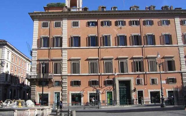 Piazza Colonna Apartment Charme Homes