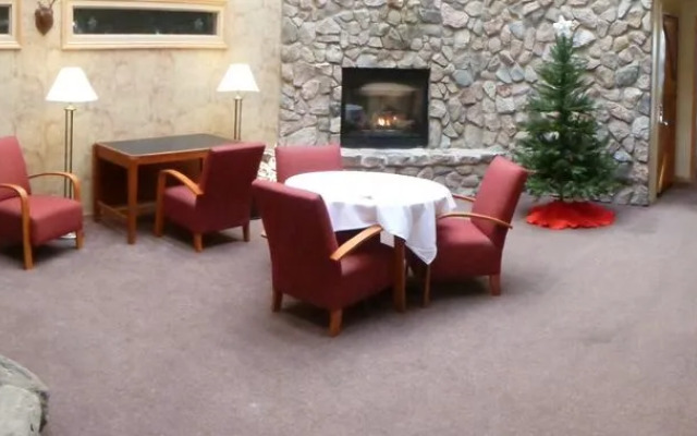 The Otter Supper Club & Lodge