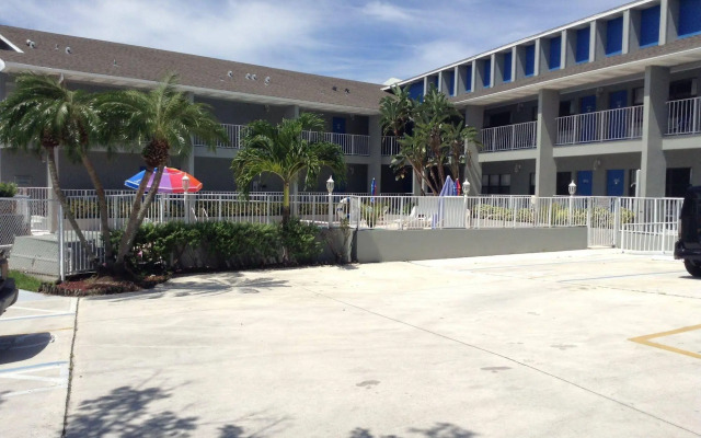 Dockside Inn & Resort