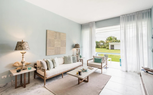 Two-bedroom apt With Pool View bbq in Lake View