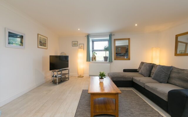 Ark Flats Apartment