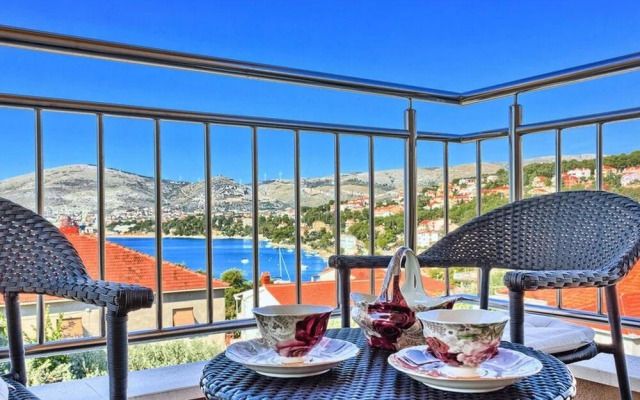Luxury Apartment Okrug Gornji With Sea View and Pool