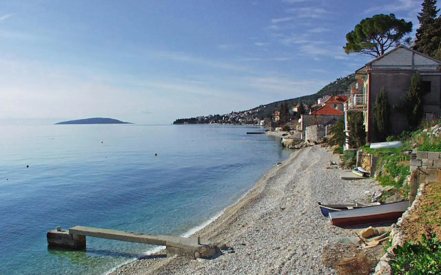 Apartments by the sea Brist, Makarska - 11078