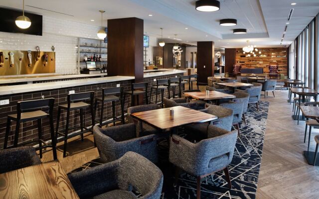 DoubleTree by Hilton Jamestown