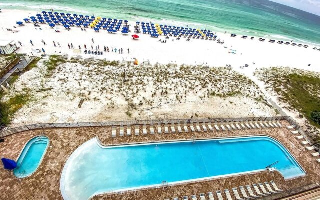 Pelican Beach Resort by Colasan