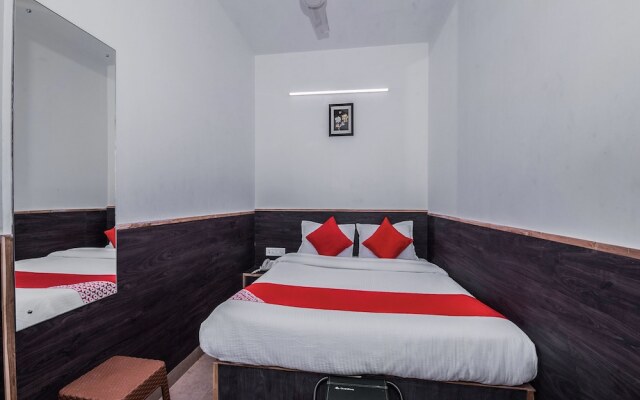 OYO 13262 Hotel Indiana