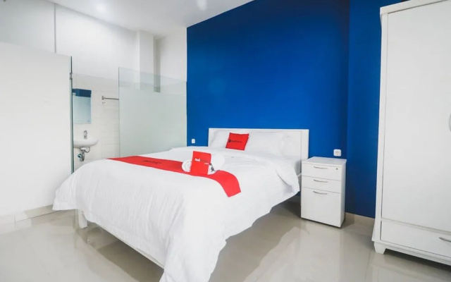 Reddoorz Plus Near Living Plaza Jababeka – Guest Rooms – Cikarang