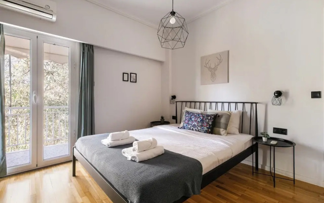 Zeus 2-Bedroom Apt with Acropolis View