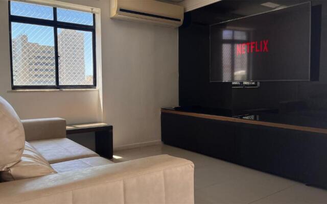 Luxuosa cobertura de 380m² a 850m da Av Beira Mar