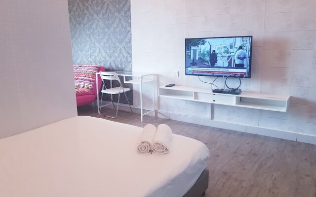 Mansion One Suites - Studio Suites