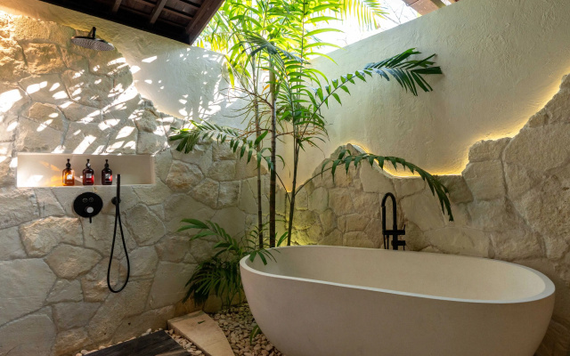 Kuara Lombok — 5-star hotel in Bumbangku