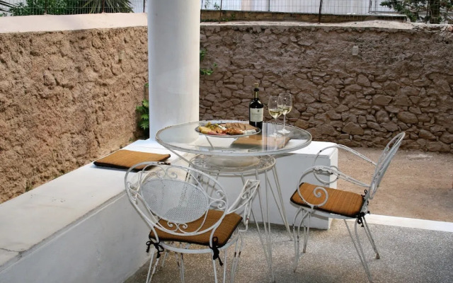 Neoclassical ART-House Bhive