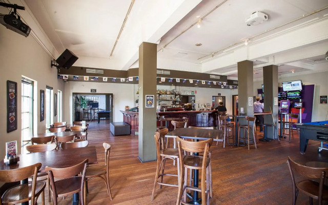 Captain Stirling Hotel