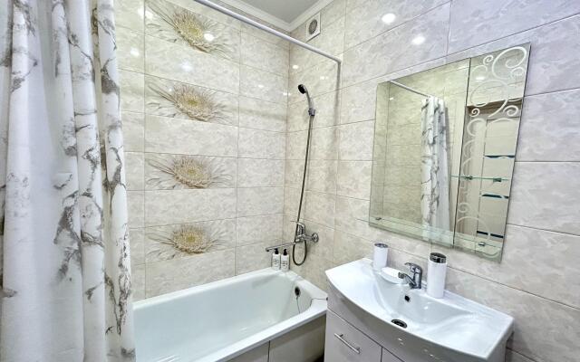 4 Сезона на улице Академика Сулейманова 12