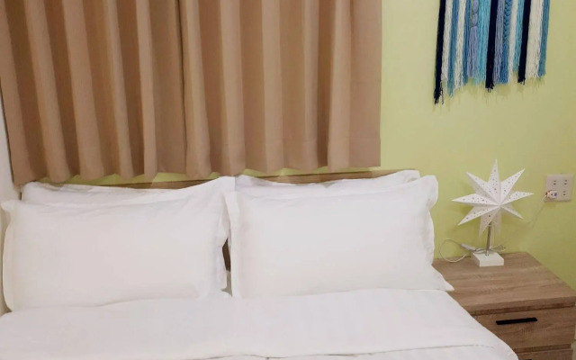 Pineapple Backpackers Hostel