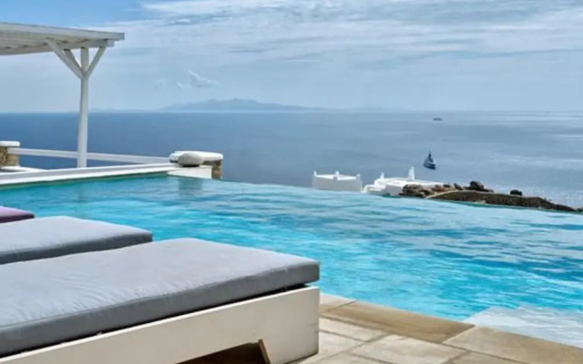 Stunning Villa With Panoramic View