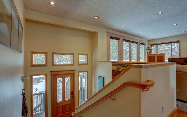 18 Hickory Pet-friendly Home With Expansive View of Pines by Redawning