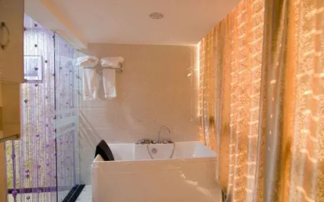 Huangshi Menghao Fashion Hotel
