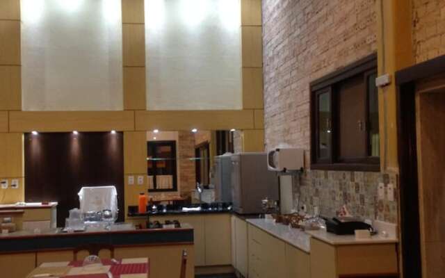 Central Palace Hotel