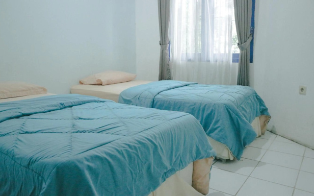 Villa Aries Biru – Guest Rooms – Megamendung