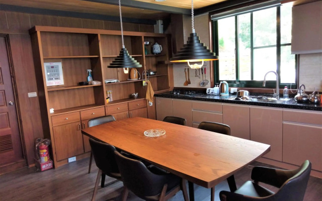 Shiyai Taoyuan B & B