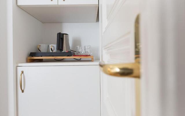 Aurelia Antik Apartments & Rooms