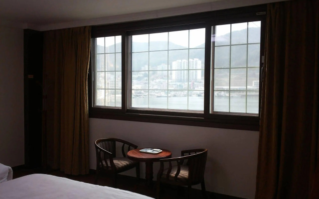 Lighthouse Hotel