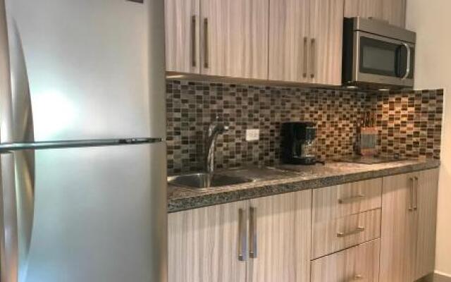 Only 350 yards from Eagle beach! Breakfast included!