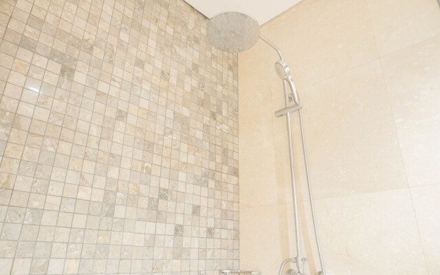 Elegant 2BR Apartment Veranda Residence @ Puri