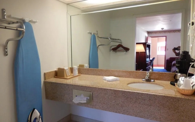 Island Suites Bay City