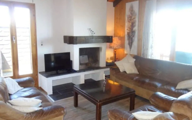 Spacious Apartment With Garden Furniture – Guest Rooms – Veysonnaz