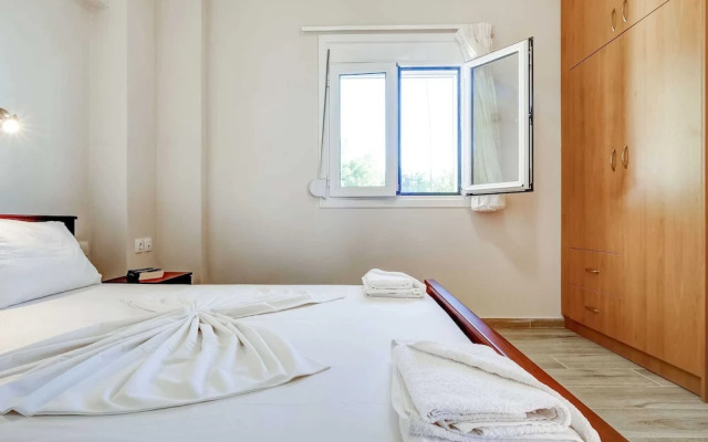Seaview Studio, 3 Pers Panoramic Seaview in Beautiful Setting, West From Chania