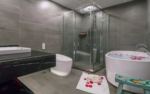 Lize Graceland Artistic Suite Inn