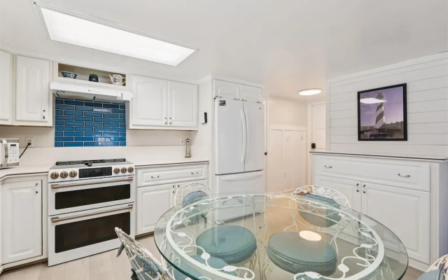 Oceanfront 3BR Condo: Gated, Breathtaking View