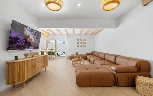 NEW 5br5 5BA Villa Private Pool Close 2 Beach