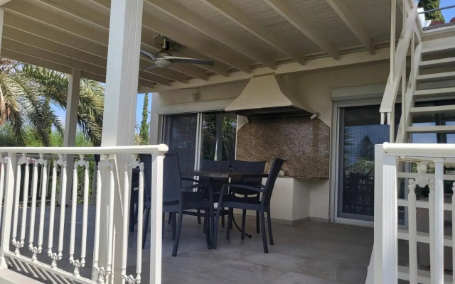 Villa Neyla Four bedroom Beach front Coral Bay