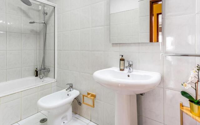 1BR Infante Flat in Quarteira by LovelyStay