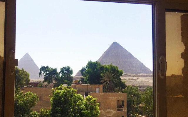 3 Pyramids View Inn