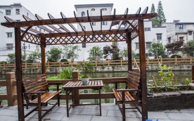 Yueyuejia Theme Inn