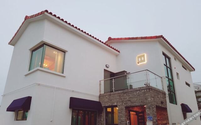 Bombom Guesthouse