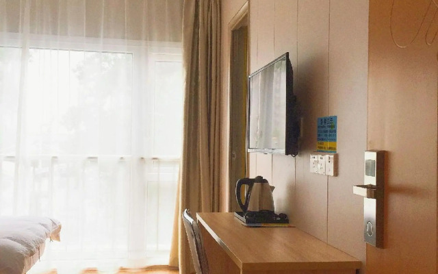 Shanghai Qingpu Ruyi Hotel (Huijin Road Subway Station)