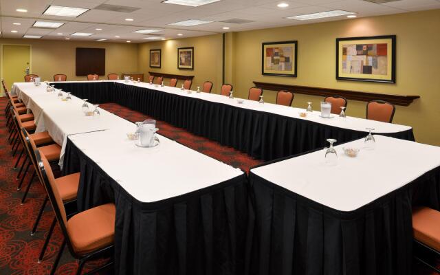 Holiday Inn Express Crestwood by IHG