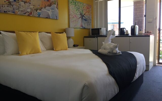 Crescent Motel