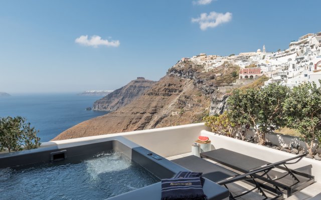 Porto Fira Suites