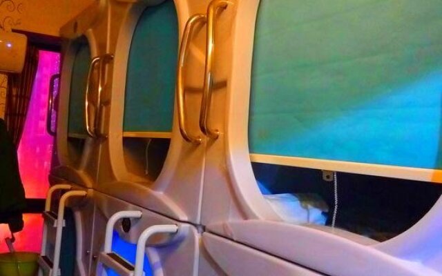 Meet Space capsule Youth Hostel