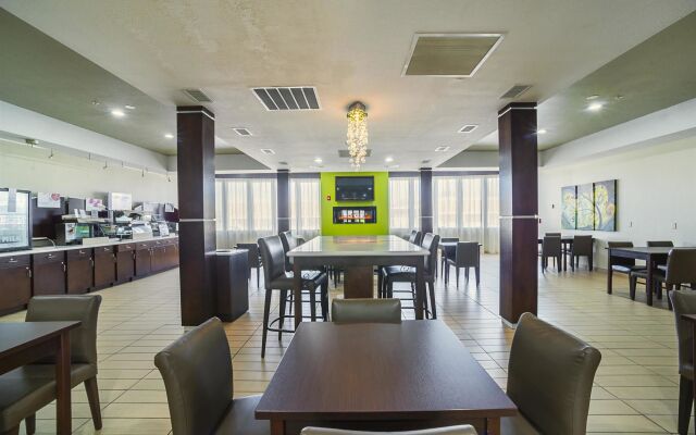 Best Western St. Louis Airport North Hotel & Suites