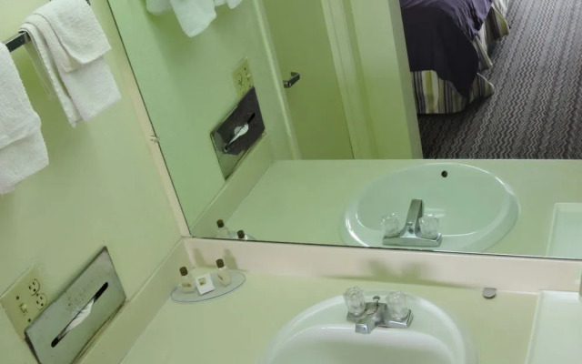 Budget Host Hutchinson