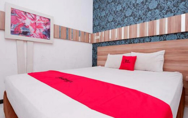 RedDoorz near Plaza Simpang Lima – Guest Rooms – Semarang